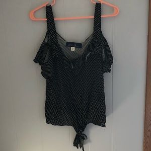 🌺 Cold shoulder polka dot top